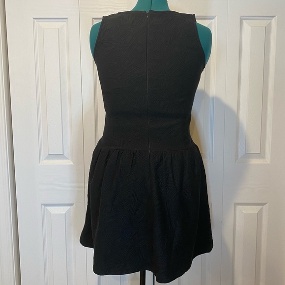 Black Stretchy Modern Drop-Waist Skater Dress with pockets Size Medium - Picture 12 of 13